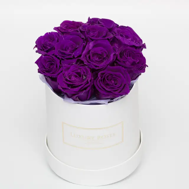 Букет 11 фиолетовых роз в шляпной коробке, Букеты в шляпной коробке - Luxury Roses, СПб - фото 2
