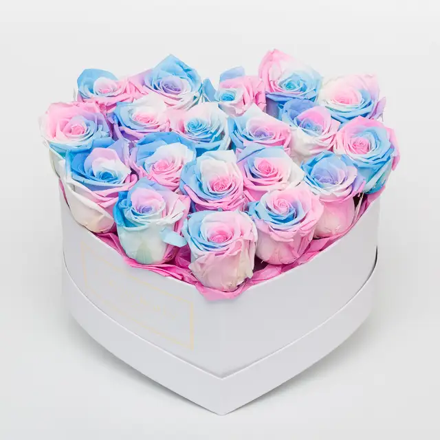 Букет 19 радужных роз в сердце, Букеты в шляпной коробке - Luxury Roses, СПб - фото 2