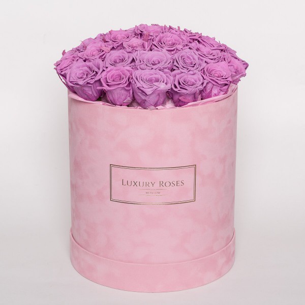 Букет 27 лиловых роз в бархатной розовой коробке