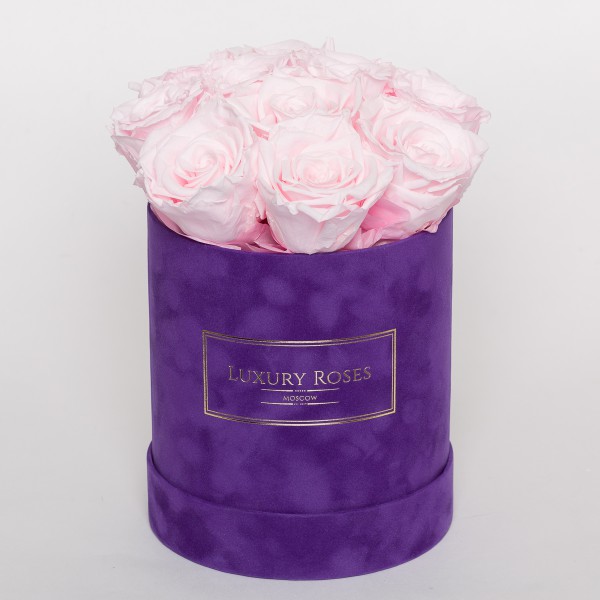 Букет 11 нежно-розовых роз в шляпной бархатной коробочке