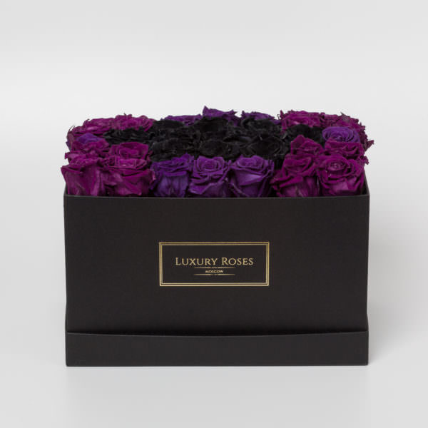 Композиция из 35 фиолетовых и черных роз