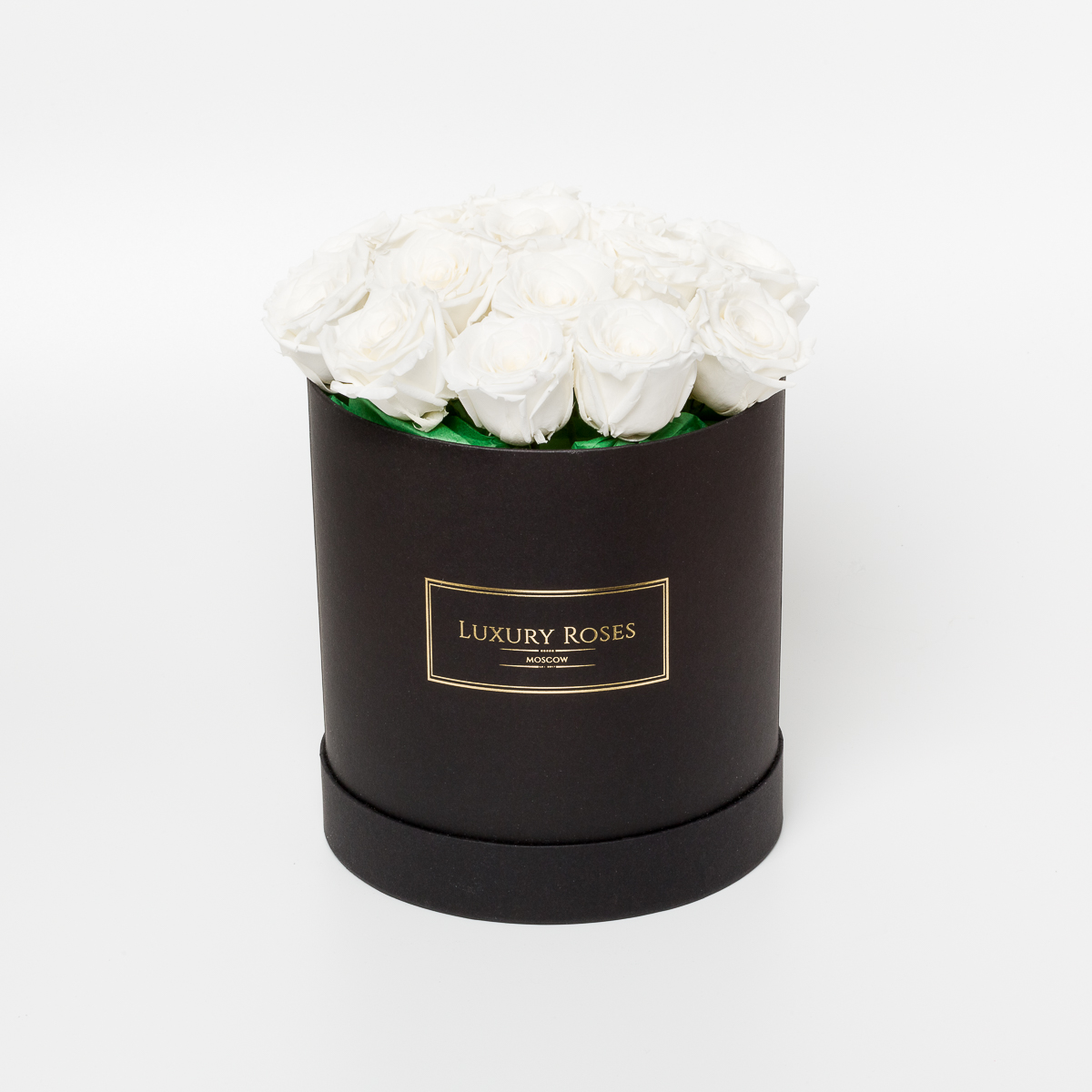 Букет 17 белых роз в шляпной черной коробке