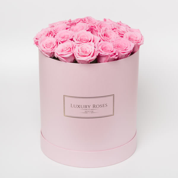 Букет 25 розовых роз в шляпной розовой коробке