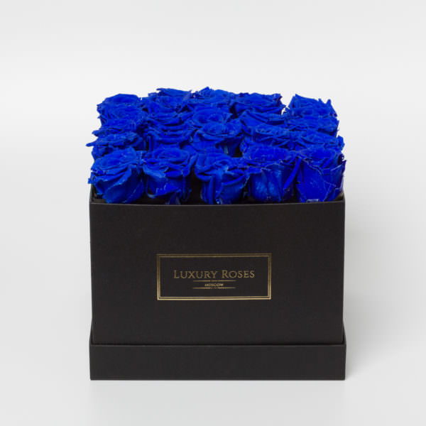 Букет 25 синих роз в квадратной черной коробке