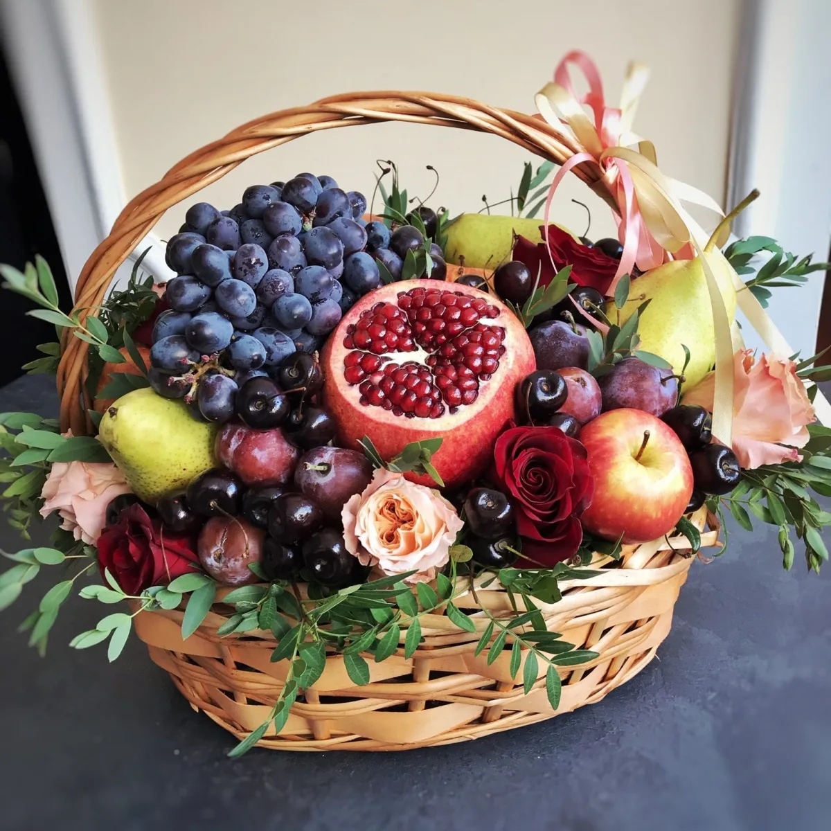 Корзина с фруктами "Витаминный заряд", Корзины с фруктами - Luxury Roses, СПб