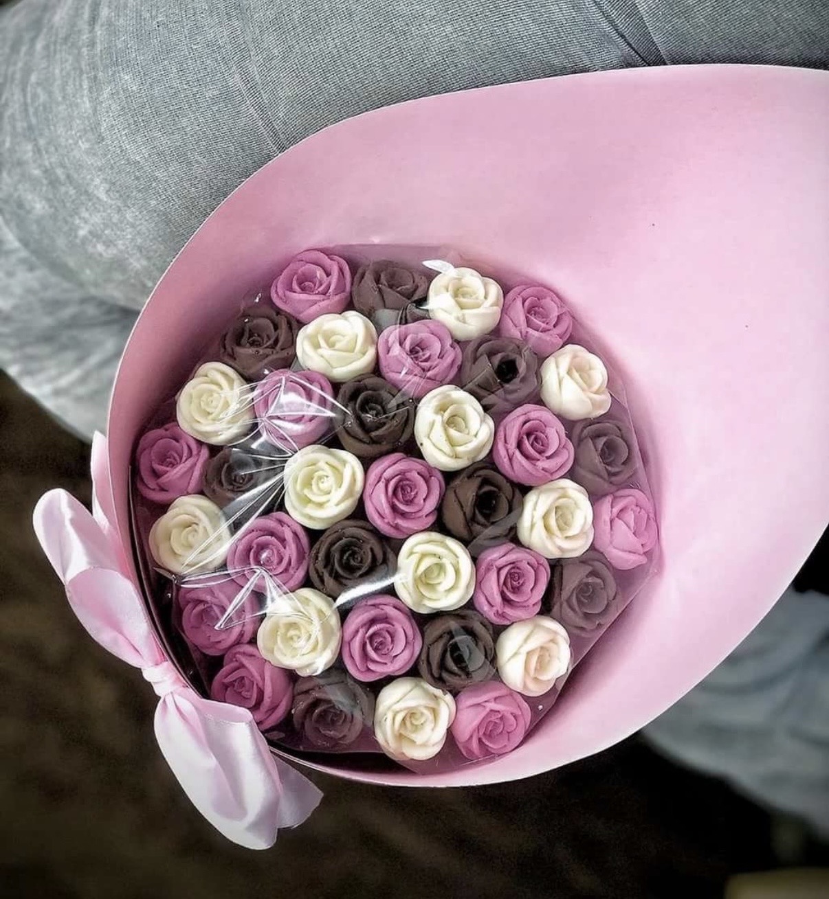 Букет 37 шоколадных роз pink
